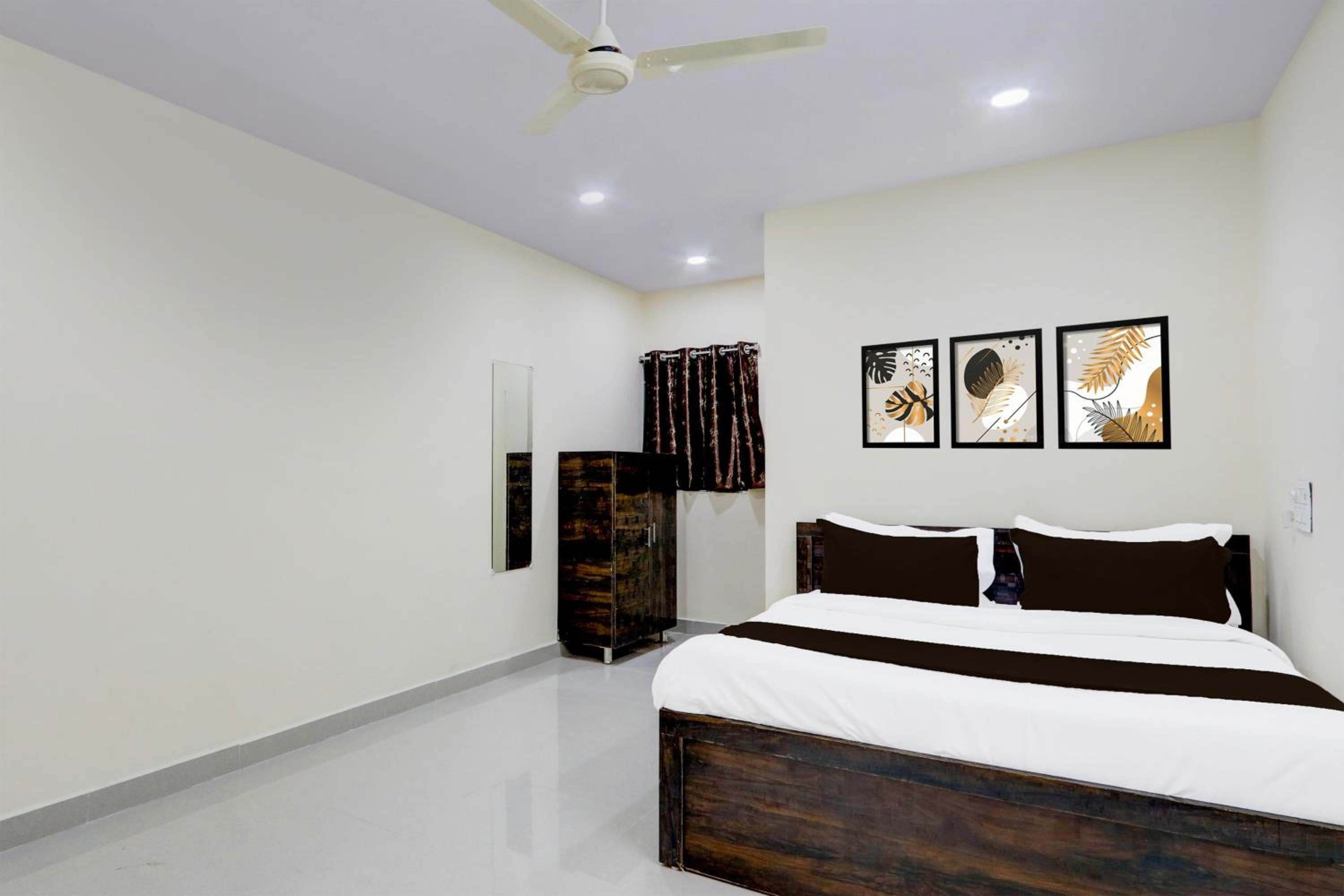 Hotel O GK Grand view 3