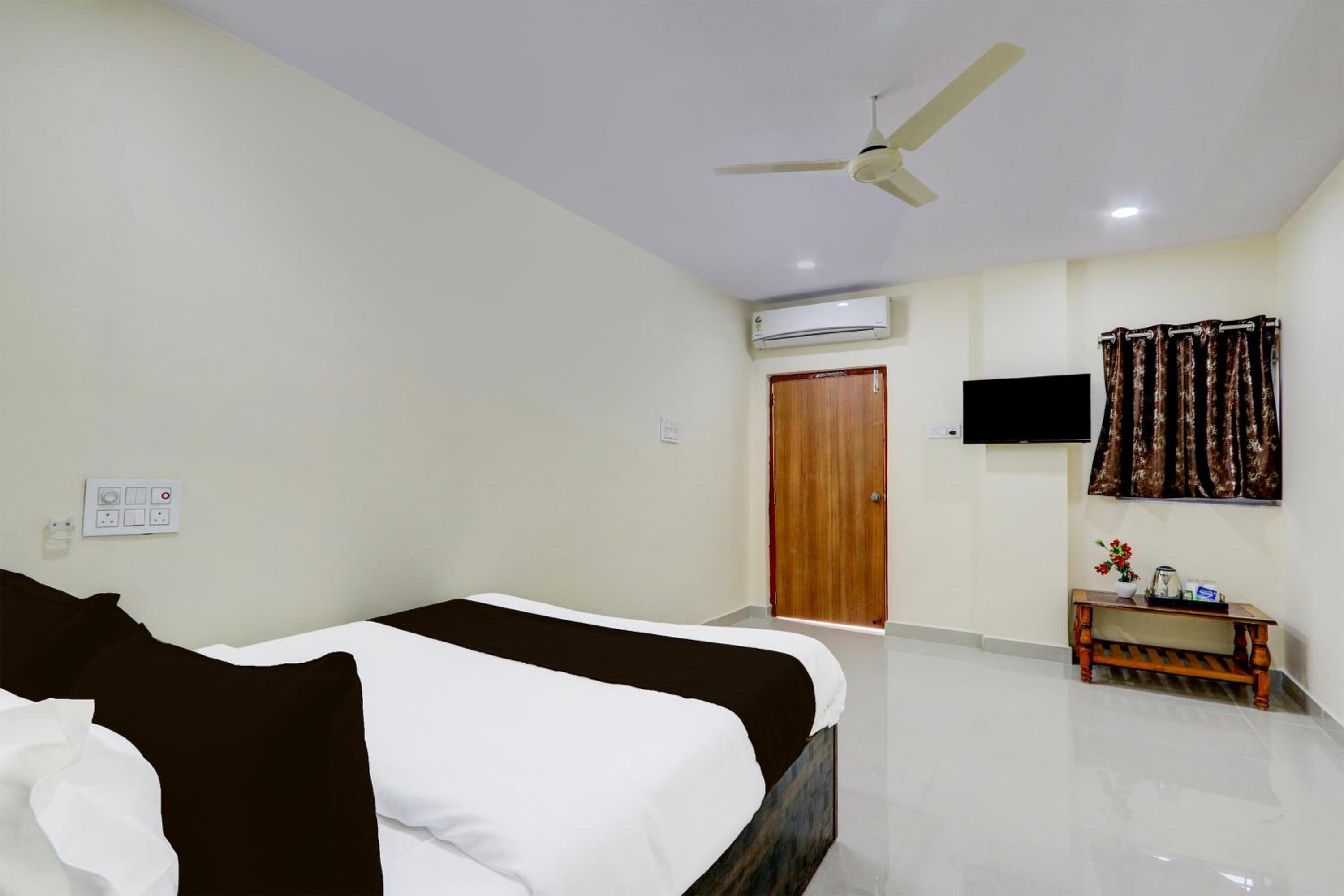 Hotel O GK Grand view 4