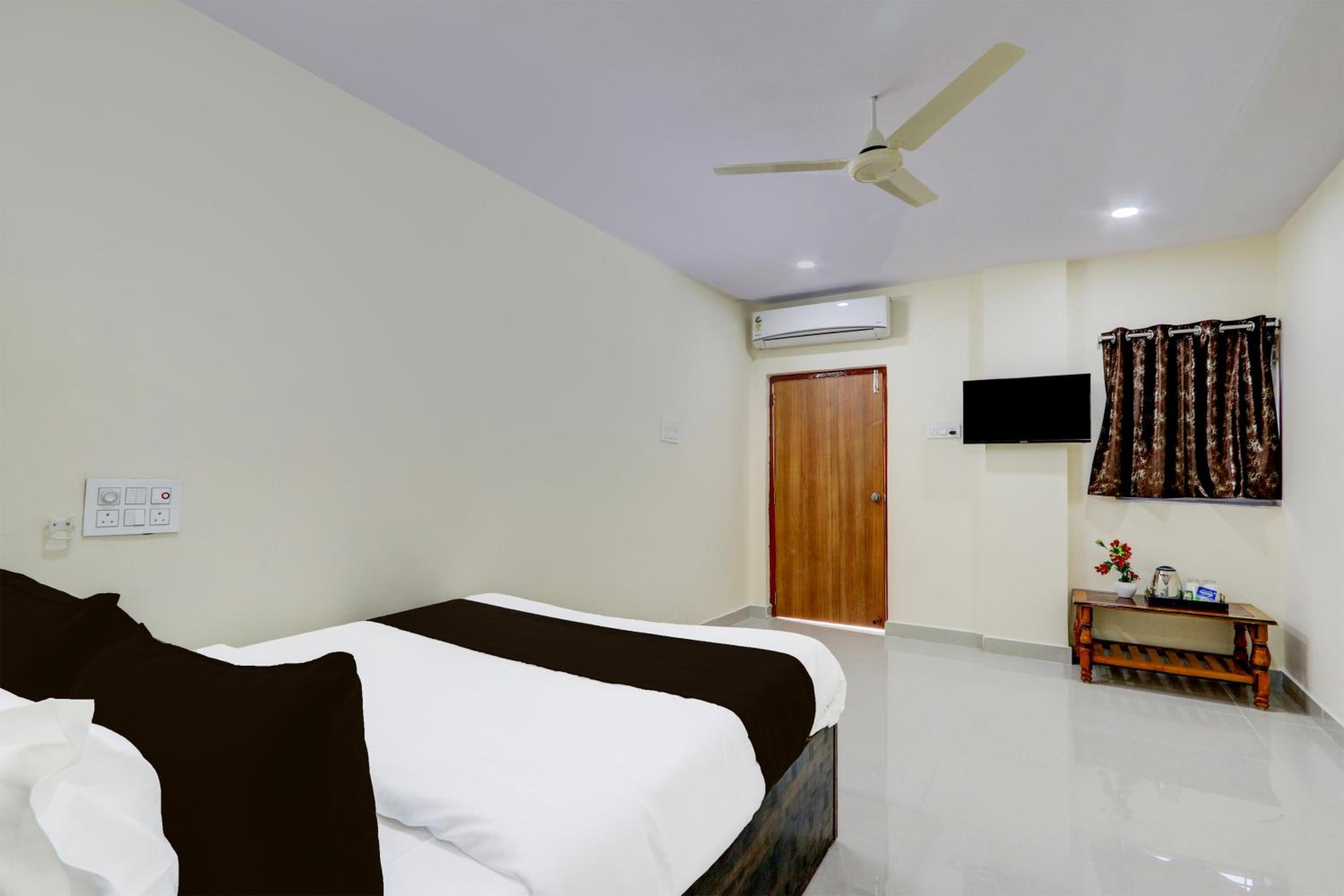 Hotel O GK Grand view 5
