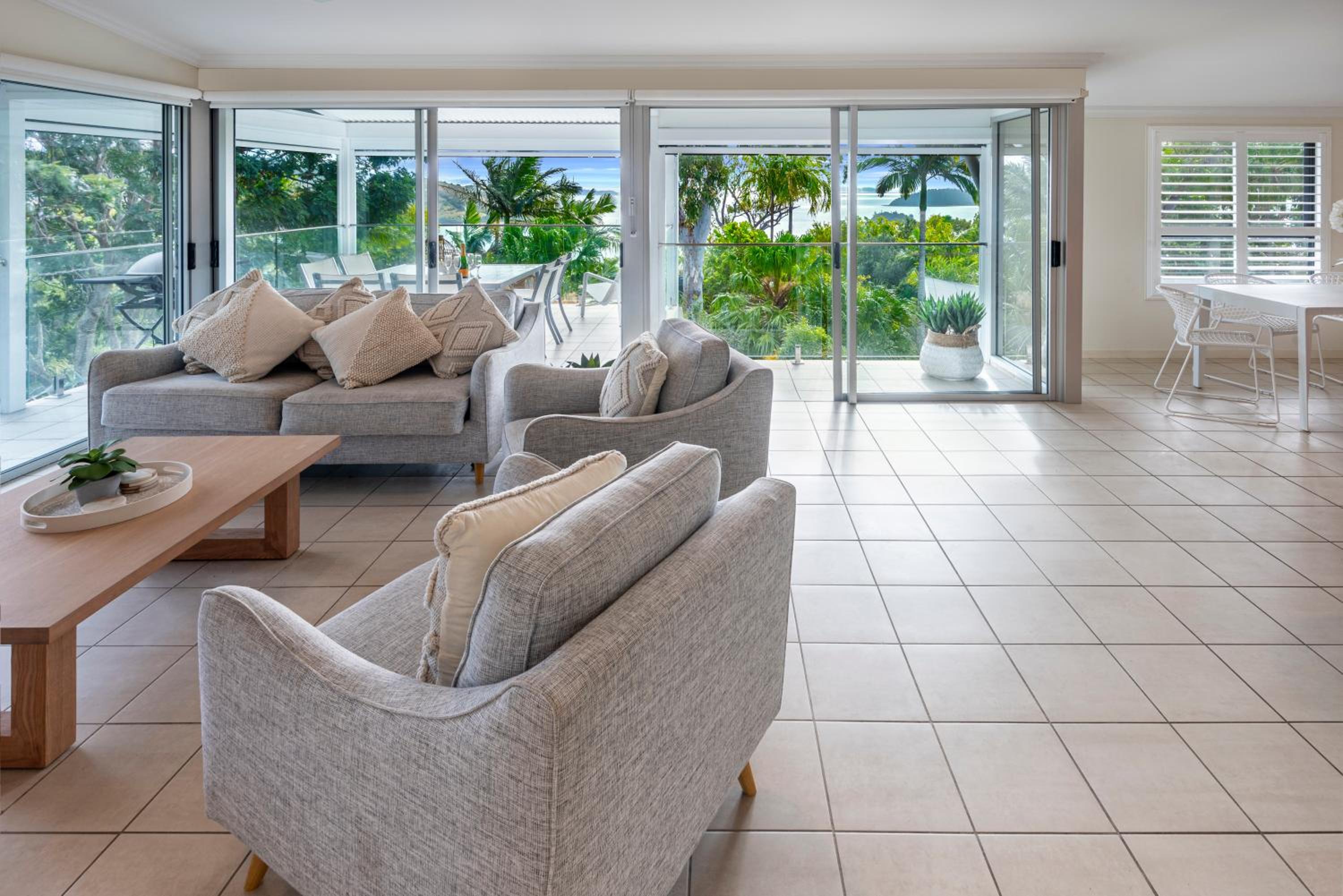 Oasis Apartments on Hamilton Island by HIHA