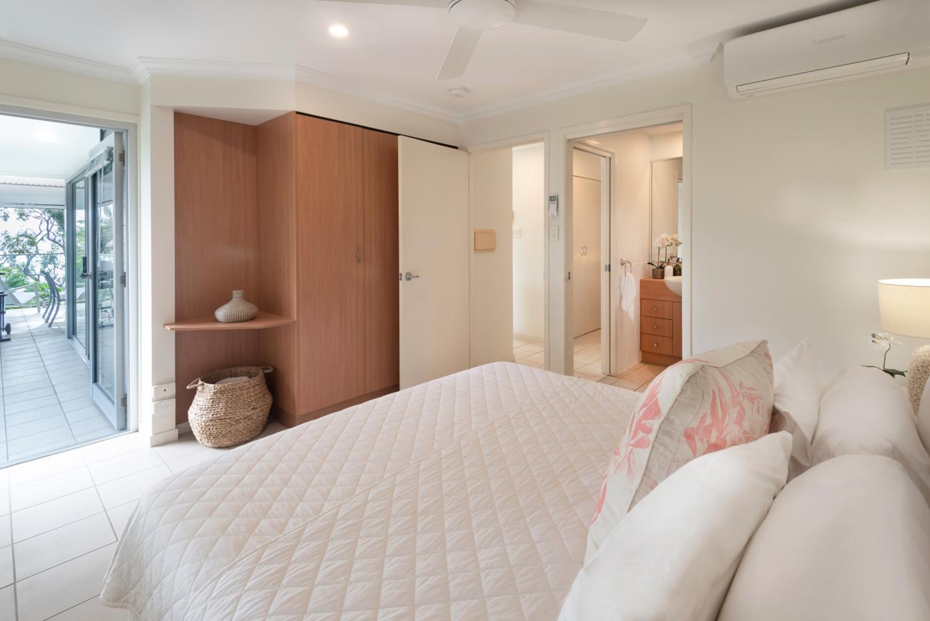 Oasis Apartments on Hamilton Island by HIHA