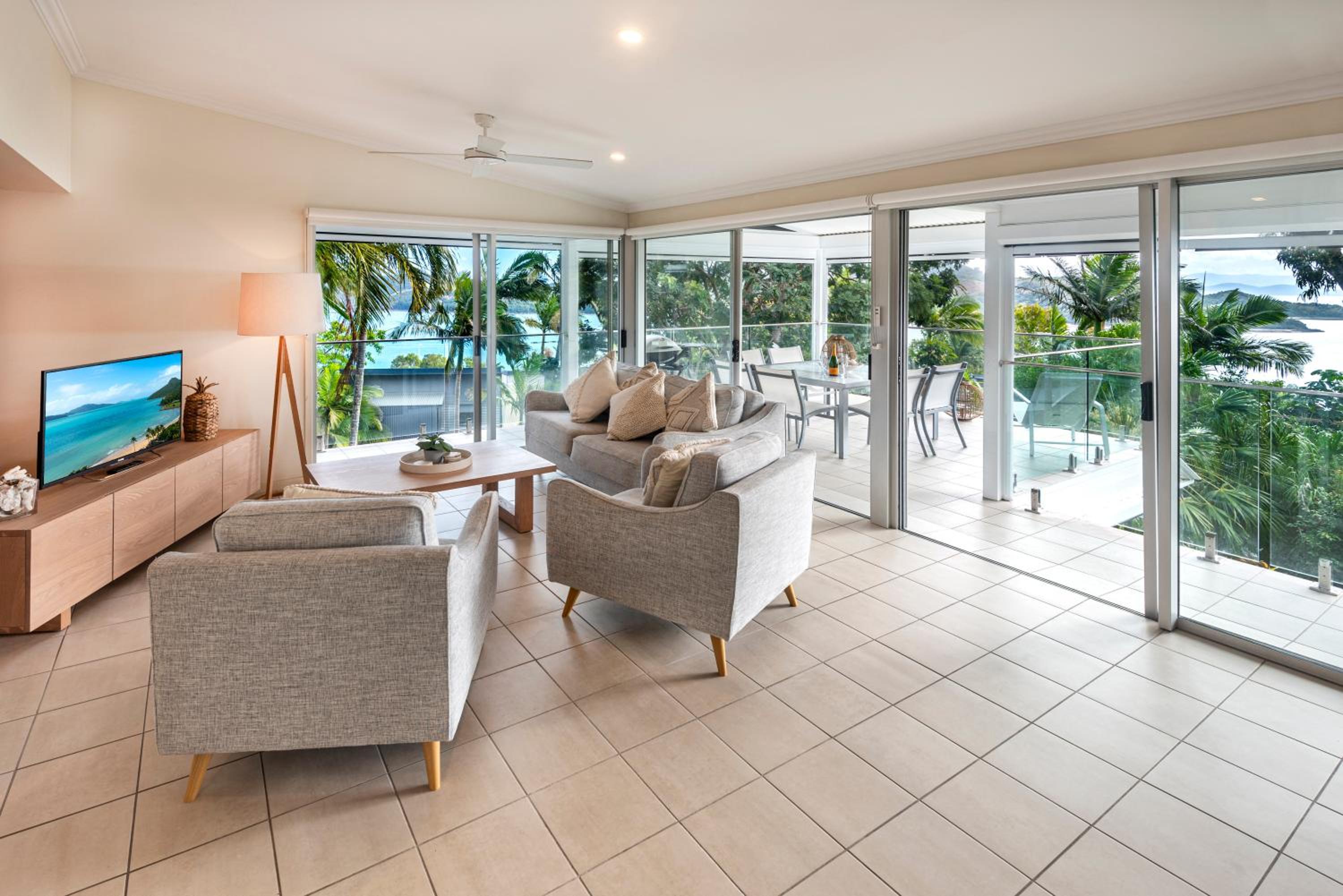 Oasis Apartments on Hamilton Island by HIHA