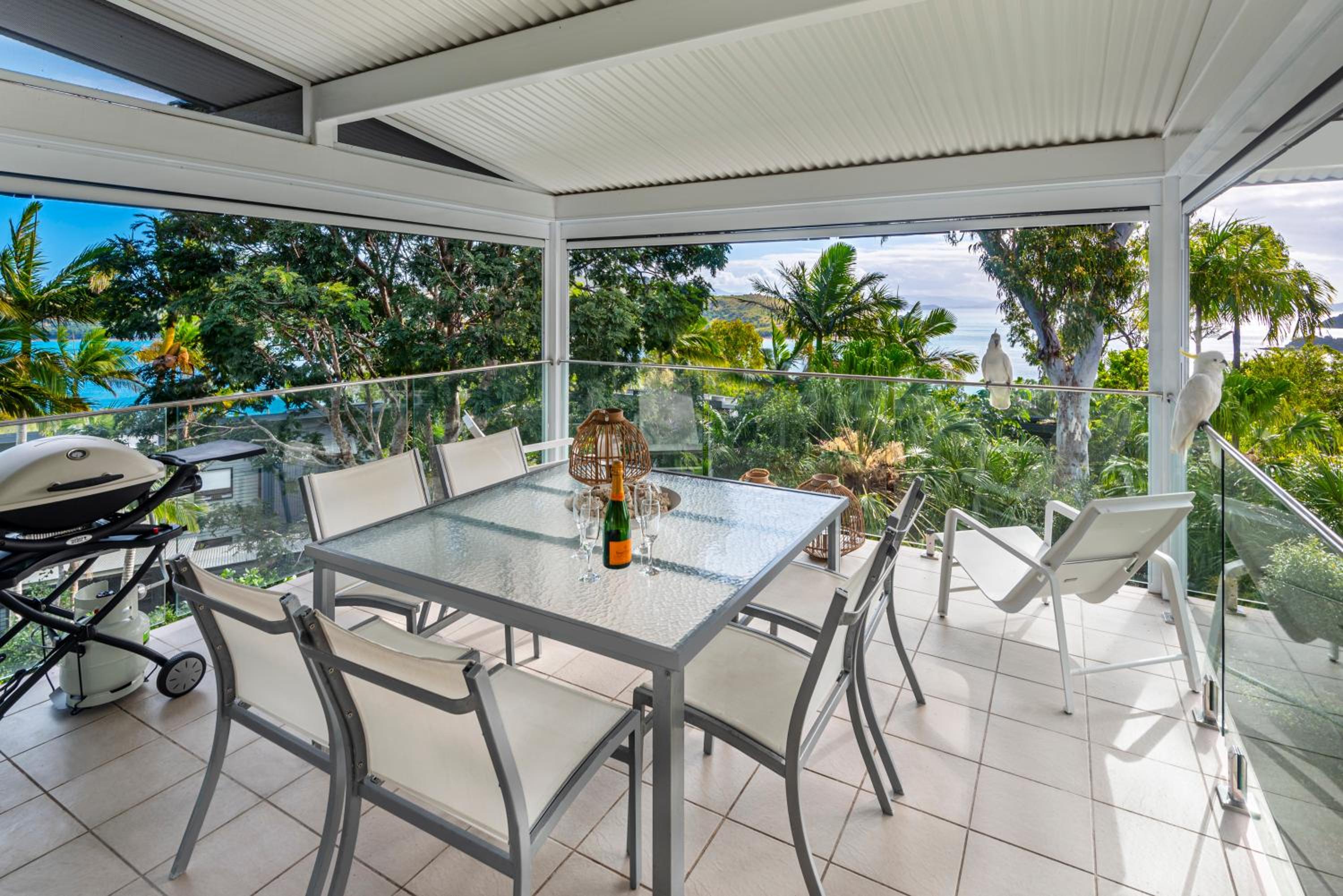 Oasis Apartments on Hamilton Island by HIHA