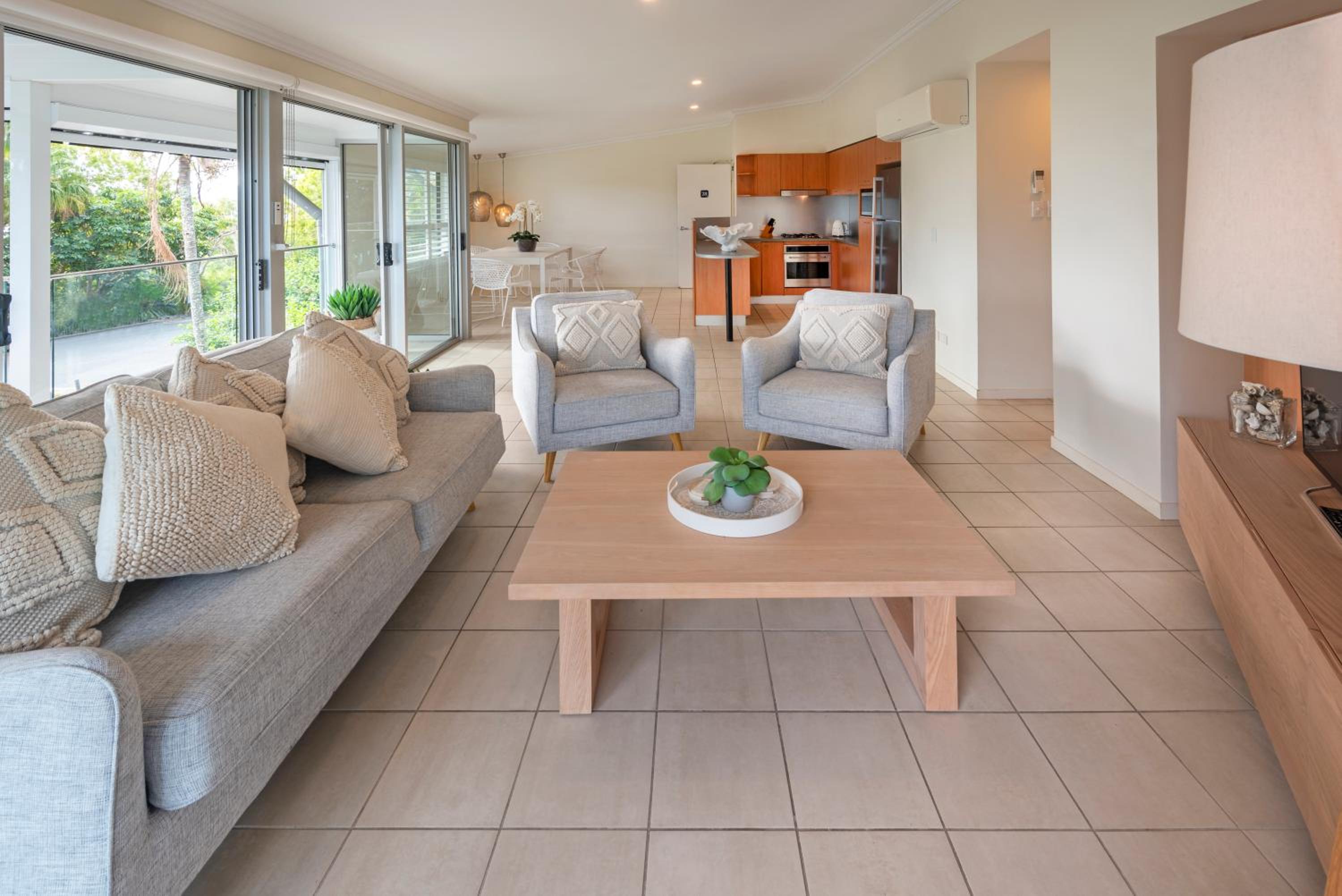 Oasis Apartments on Hamilton Island by HIHA
