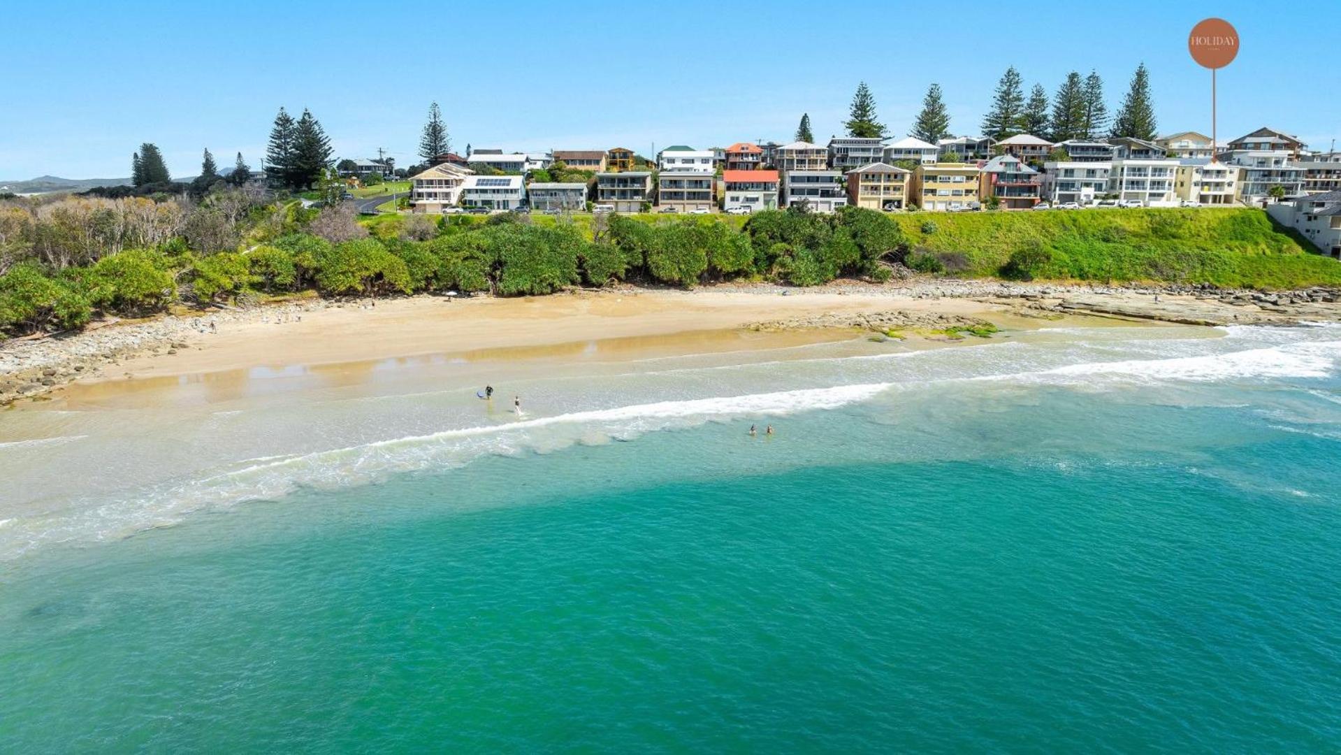 Hotel Boorolong 4 - The Most affordable views in Yamba - Image 1