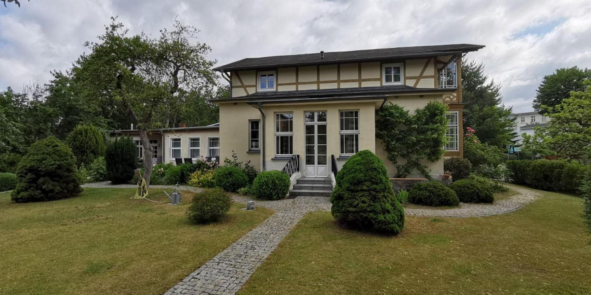 Kaiserbad-Heringsdorf-Lauschiges-Ferienhaus-Achtern