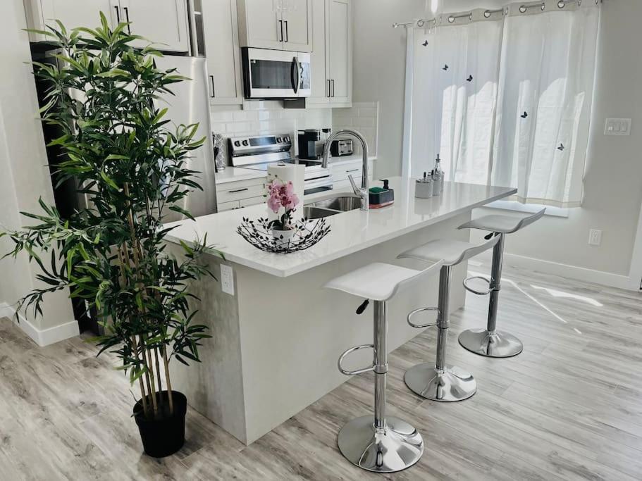 Brand New Entire Luxury Home ,10Sleep- AirHockey,PoolTable-14 Min To Airport and South Edmonton, Party or Events Strictly Restricted