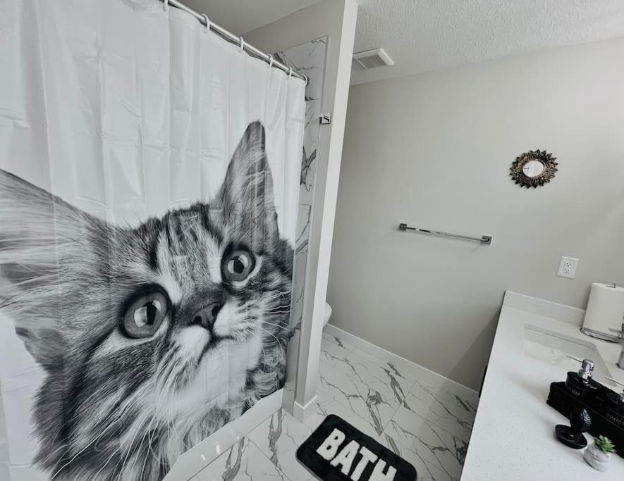 Brand New Entire Luxury Home ,10Sleep- AirHockey,PoolTable-14 Min To Airport and South Edmonton, Party or Events Strictly Restricted