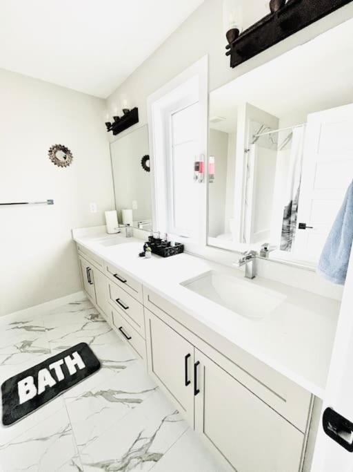 Brand New Entire Luxury Home ,10Sleep- AirHockey,PoolTable-14 Min To Airport and South Edmonton, Party or Events Strictly Restricted