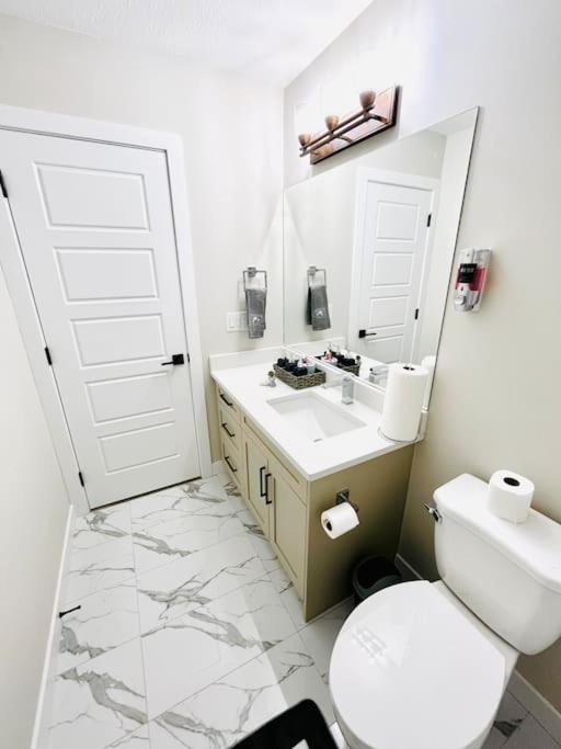 Brand New Entire Luxury Home ,10Sleep- AirHockey,PoolTable-14 Min To Airport and South Edmonton, Party or Events Strictly Restricted