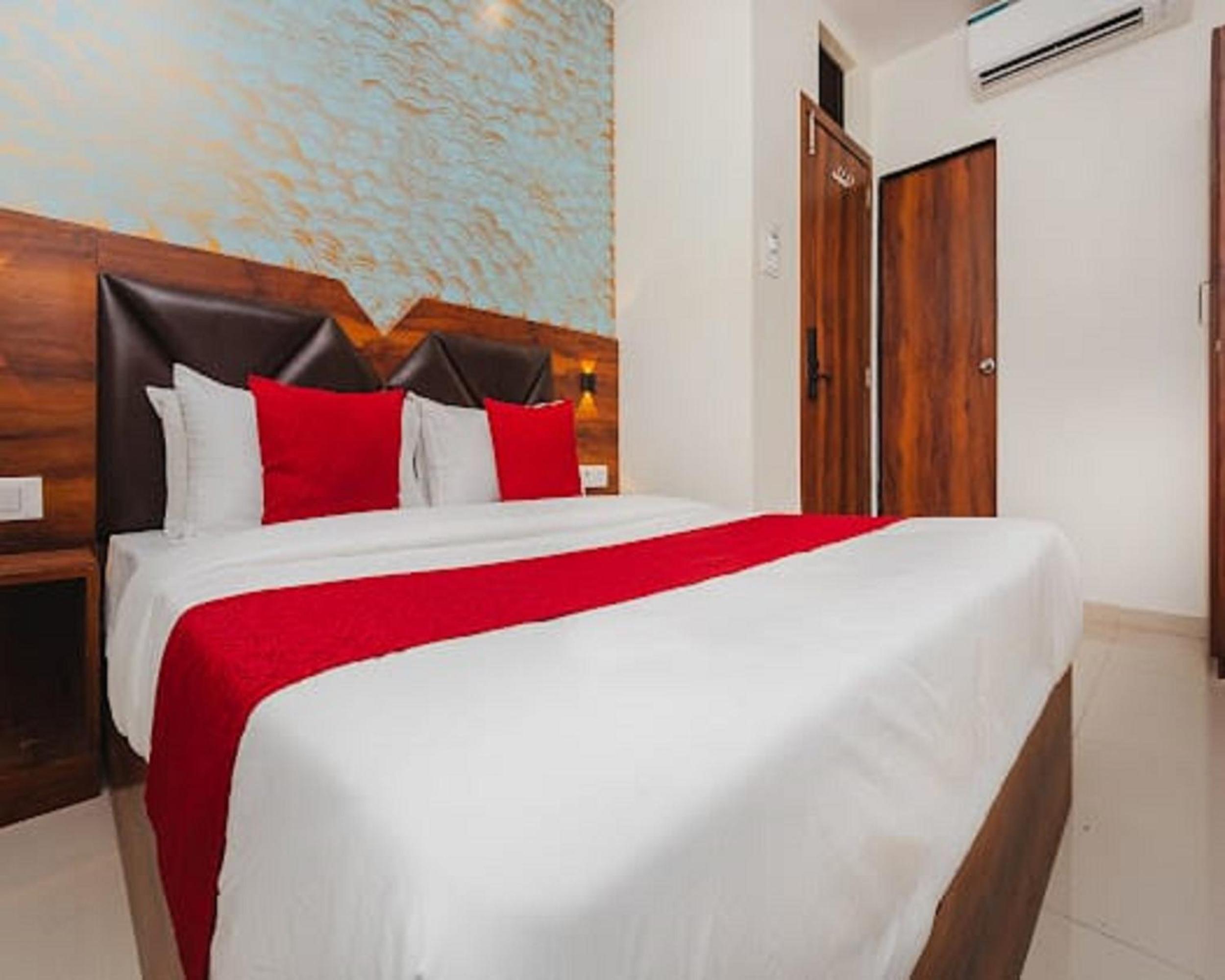Hotel Golden Sands Inn Aslpha view 3