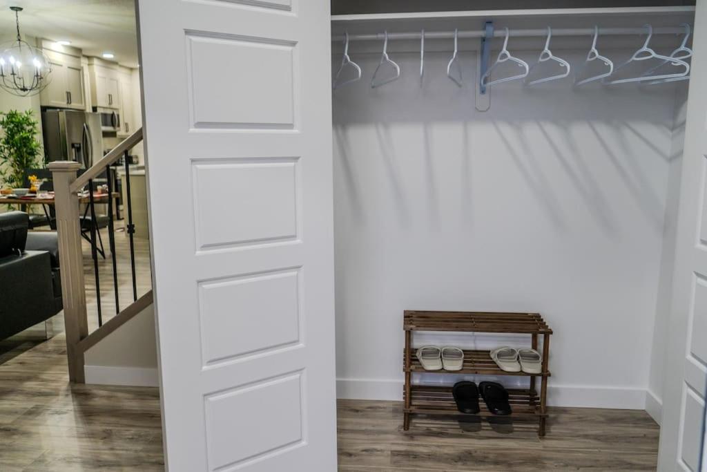 Brand New Entire Luxury Home ,10Sleep- AirHockey,PoolTable-14 Min To Airport and South Edmonton, Party or Events Strictly Restricted