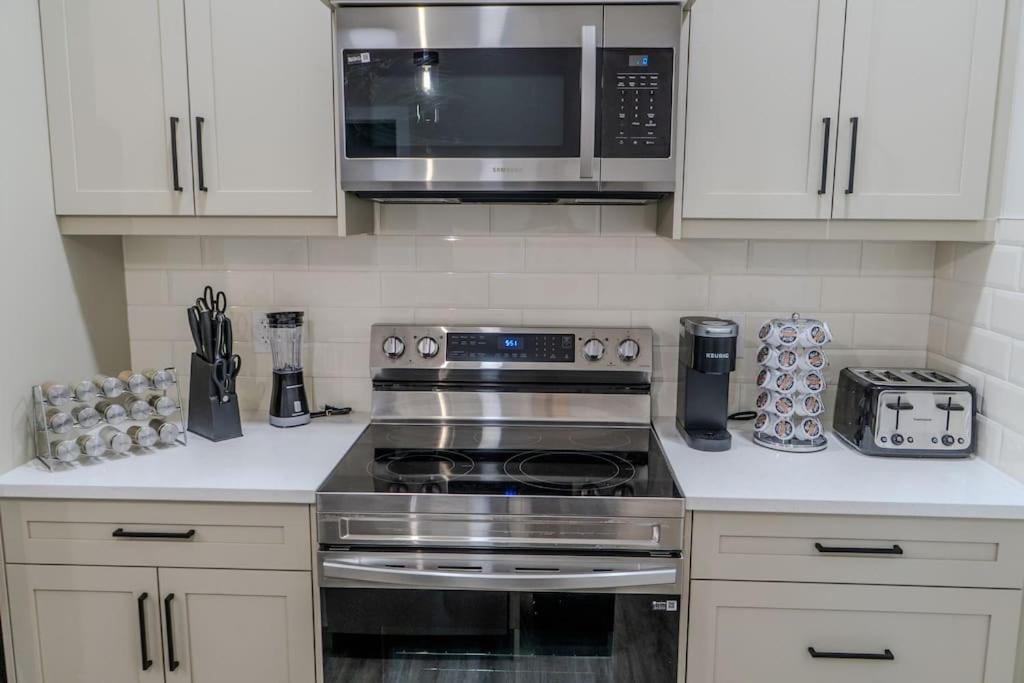Brand New Entire Luxury Home ,10Sleep- AirHockey,PoolTable-14 Min To Airport and South Edmonton, Party or Events Strictly Restricted