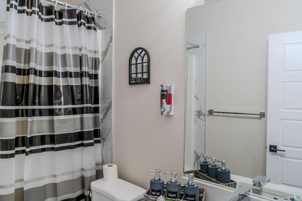 Brand New Entire Luxury Home ,10Sleep- AirHockey,PoolTable-14 Min To Airport and South Edmonton, Party or Events Strictly Restricted