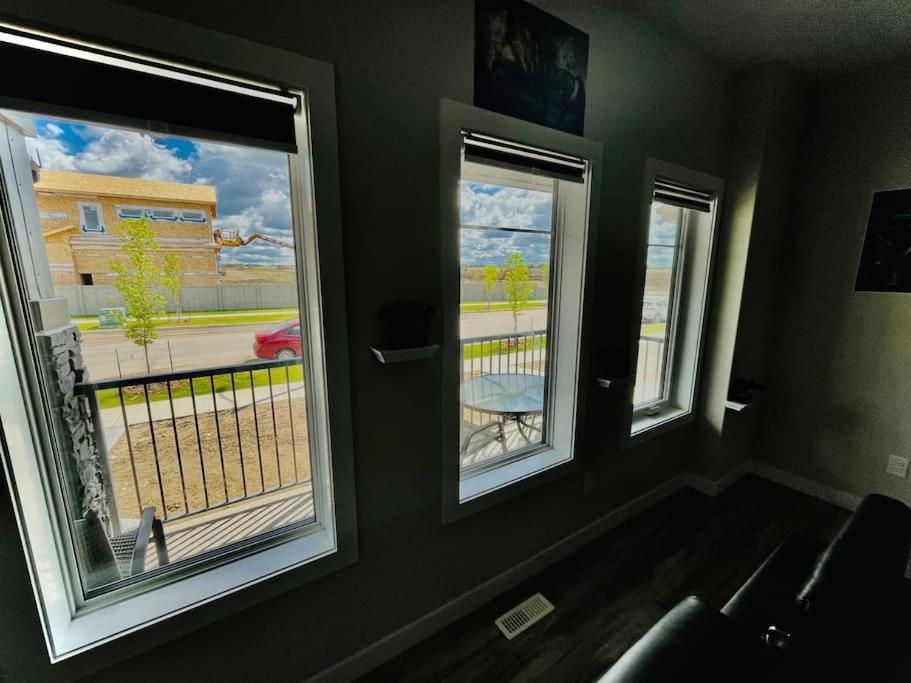 Brand New Entire Luxury Home ,10Sleep- AirHockey,PoolTable-14 Min To Airport and South Edmonton, Party or Events Strictly Restricted