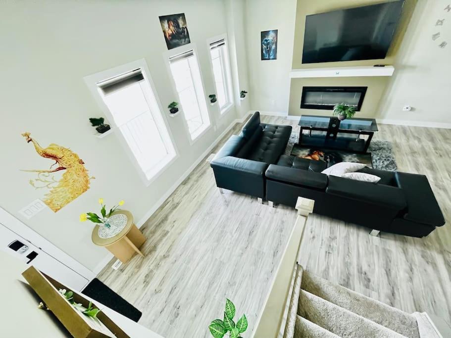 Brand New Entire Luxury Home ,10Sleep- AirHockey,PoolTable-14 Min To Airport and South Edmonton, Party or Events Strictly Restricted