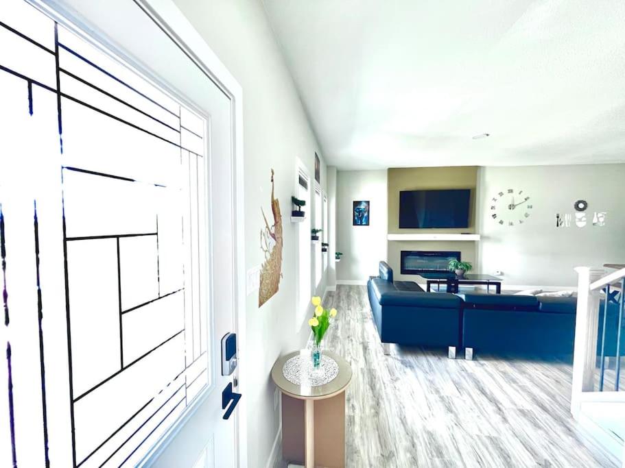 Brand New Entire Luxury Home ,10Sleep- AirHockey,PoolTable-14 Min To Airport and South Edmonton, Party or Events Strictly Restricted