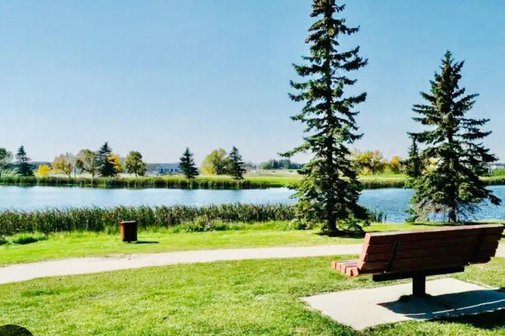 Brand New Entire Luxury Home ,10Sleep- AirHockey,PoolTable-14 Min To Airport and South Edmonton, Party or Events Strictly Restricted