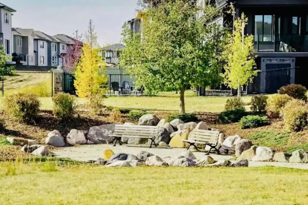 Brand New Entire Luxury Home ,10Sleep- AirHockey,PoolTable-14 Min To Airport and South Edmonton, Party or Events Strictly Restricted