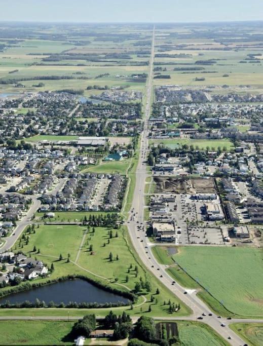 Brand New Entire Luxury Home ,10Sleep- AirHockey,PoolTable-14 Min To Airport and South Edmonton, Party or Events Strictly Restricted