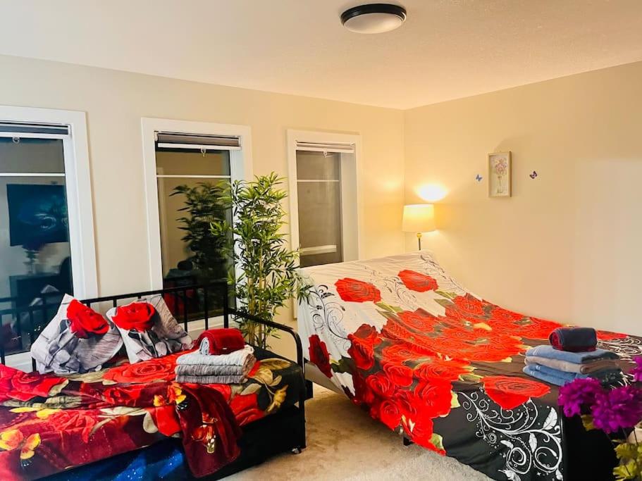 Brand New Entire Luxury Home ,10Sleep- AirHockey,PoolTable-14 Min To Airport and South Edmonton, Party or Events Strictly Restricted