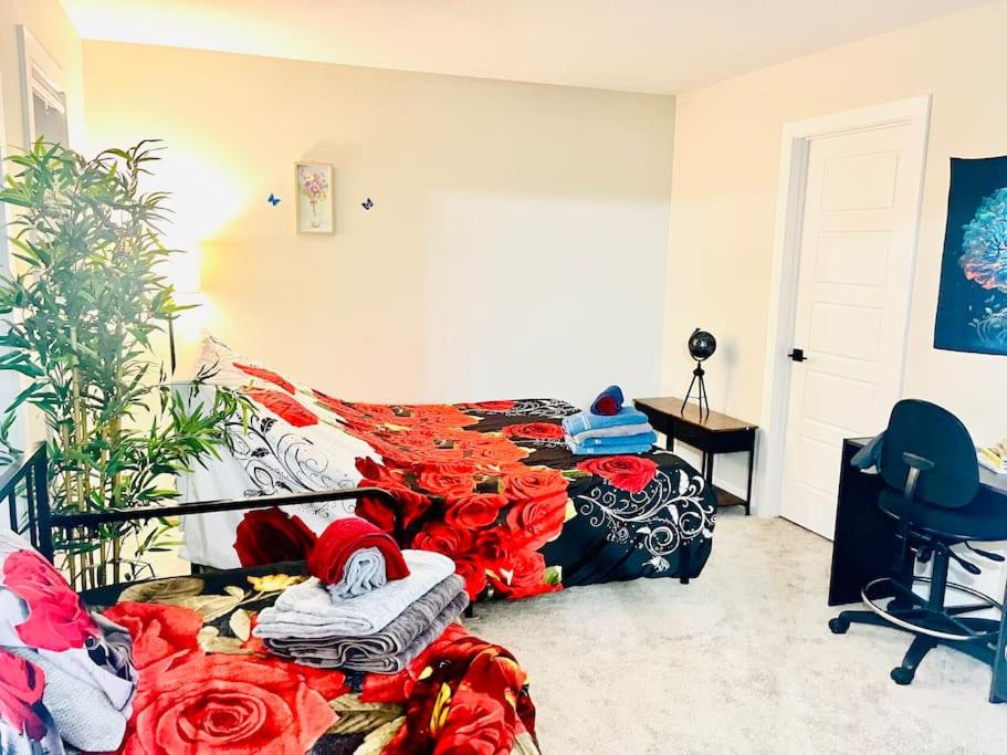 Brand New Entire Luxury Home ,10Sleep- AirHockey,PoolTable-14 Min To Airport and South Edmonton, Party or Events Strictly Restricted
