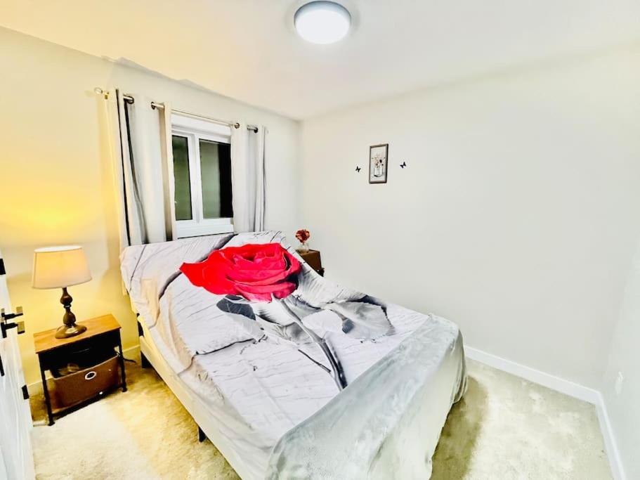 Brand New Entire Luxury Home ,10Sleep- AirHockey,PoolTable-14 Min To Airport and South Edmonton, Party or Events Strictly Restricted