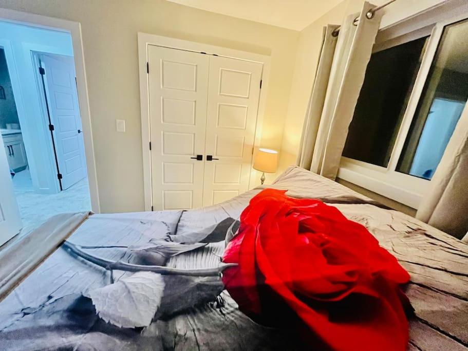 Brand New Entire Luxury Home ,10Sleep- AirHockey,PoolTable-14 Min To Airport and South Edmonton, Party or Events Strictly Restricted