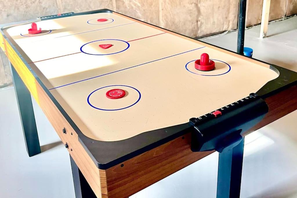 Brand New Entire Luxury Home ,10Sleep- AirHockey,PoolTable-14 Min To Airport and South Edmonton, Party or Events Strictly Restricted