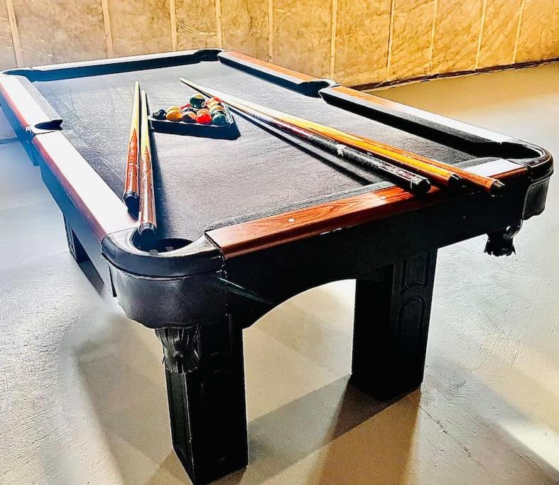 Brand New Entire Luxury Home ,10Sleep- AirHockey,PoolTable-14 Min To Airport and South Edmonton, Party or Events Strictly Restricted