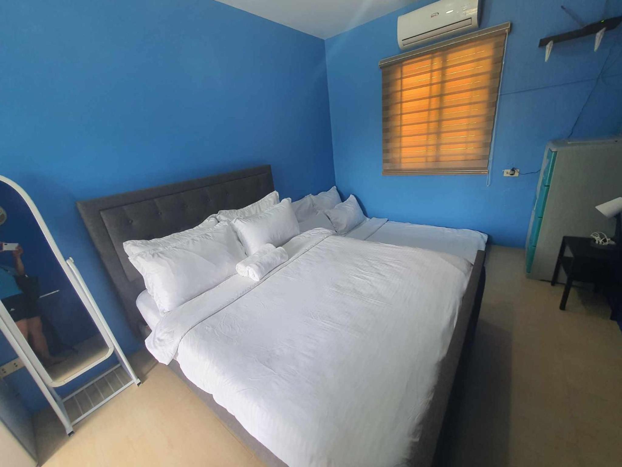 Lucena Meg's Studio Apmnt VIP rm-Near SM-Wifi view 3