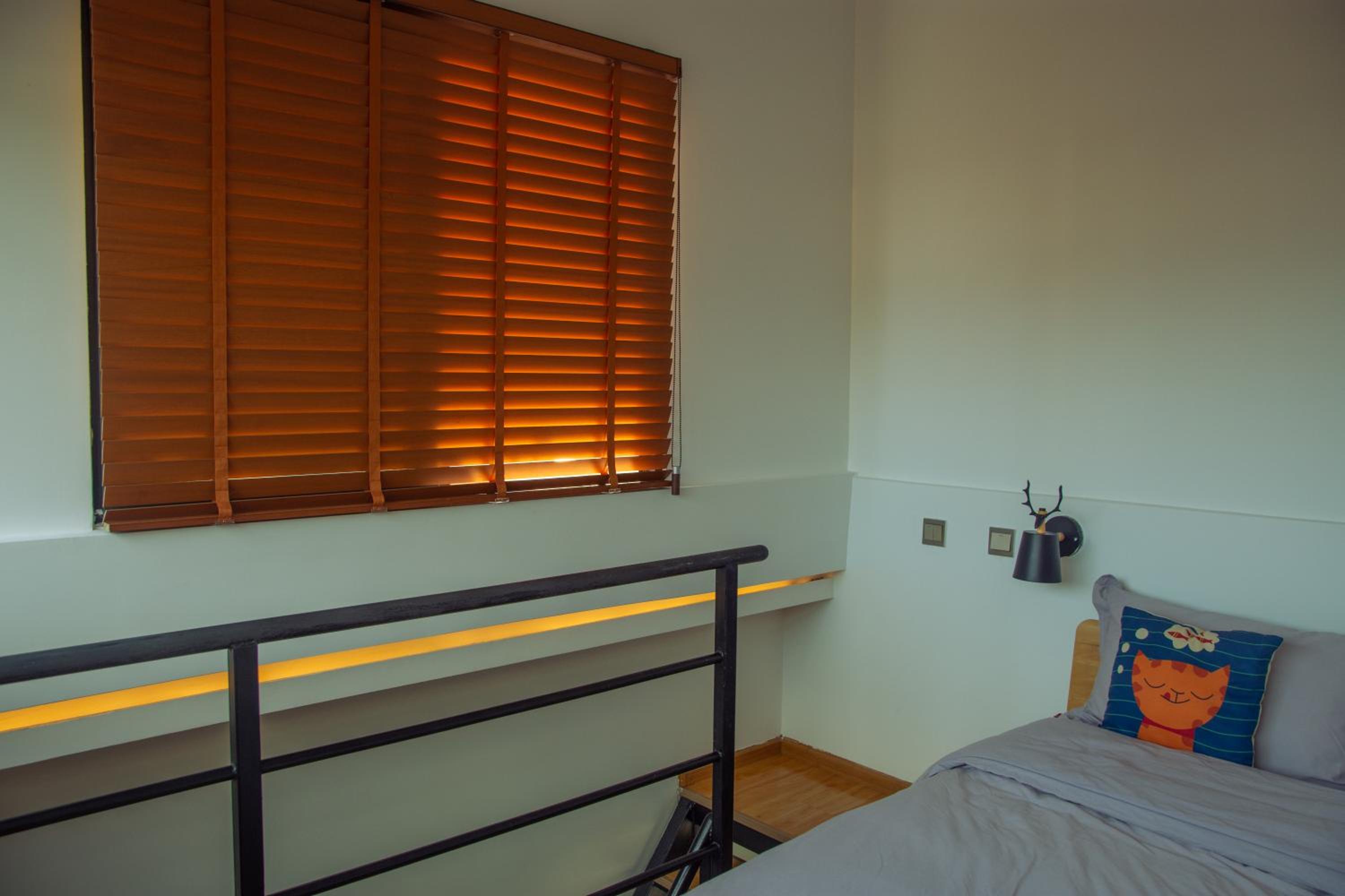 Kunming Yi mo hostel-Free pickup from and to Western Hill Park Subway st