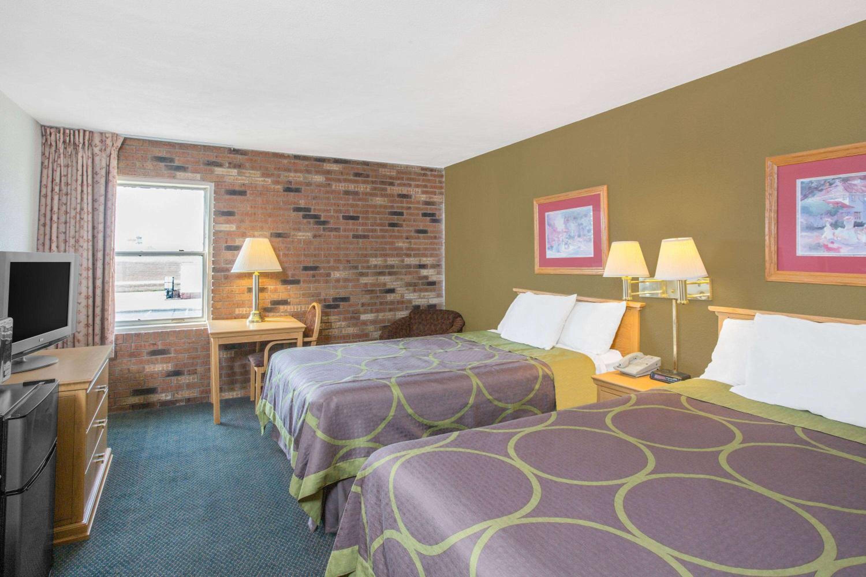 Super 8 by Wyndham Blytheville view 4