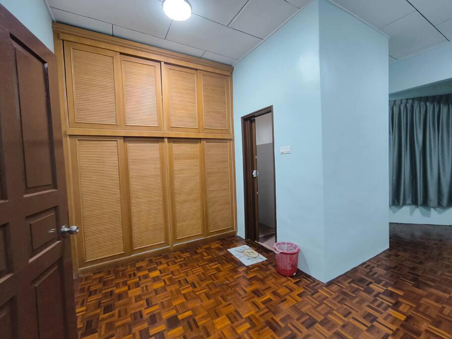 Cozy Homestay near Pantai & Aeon Big - 10pax by Ngio photo 2