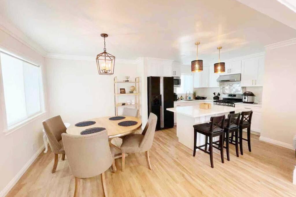 Spacious 3BR Modern Home in LA Perfect for Family - Property Image 28