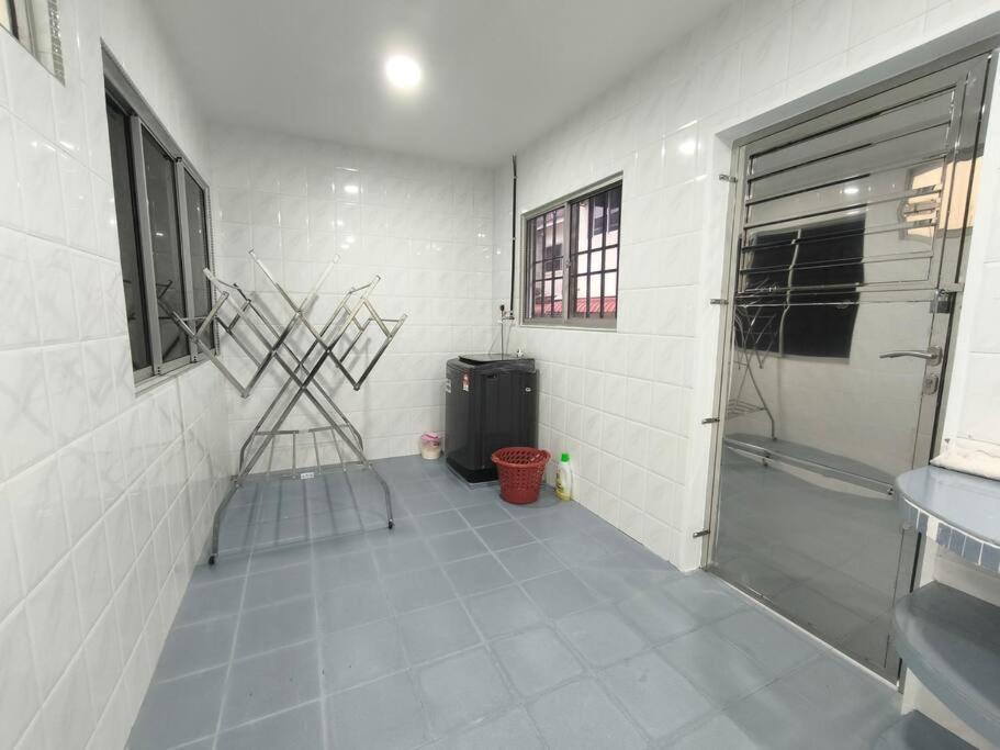 Cozy Homestay near Pantai & Aeon Big - 10pax by Ngio photo 4