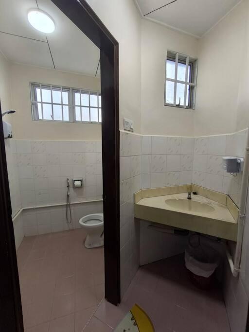 Cozy Homestay near Pantai & Aeon Big - 10pax by Ngio photo 5