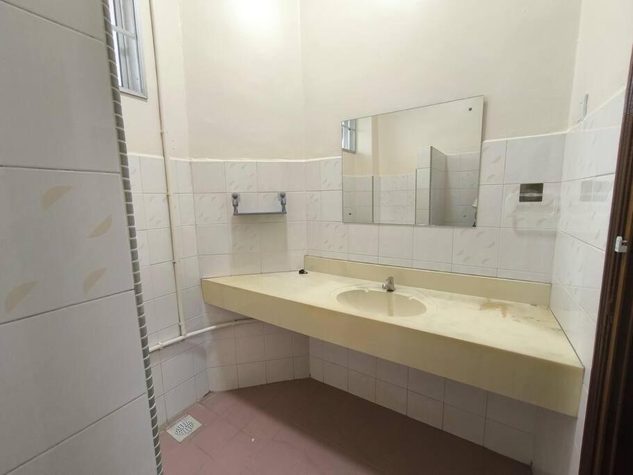 Cozy Homestay near Pantai & Aeon Big - 10pax by Ngio photo 6