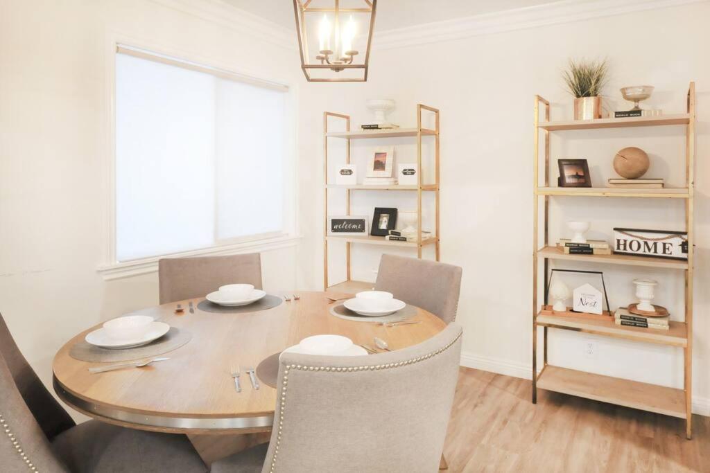 Spacious 3BR Modern Home in LA Perfect for Family - Property Image 31
