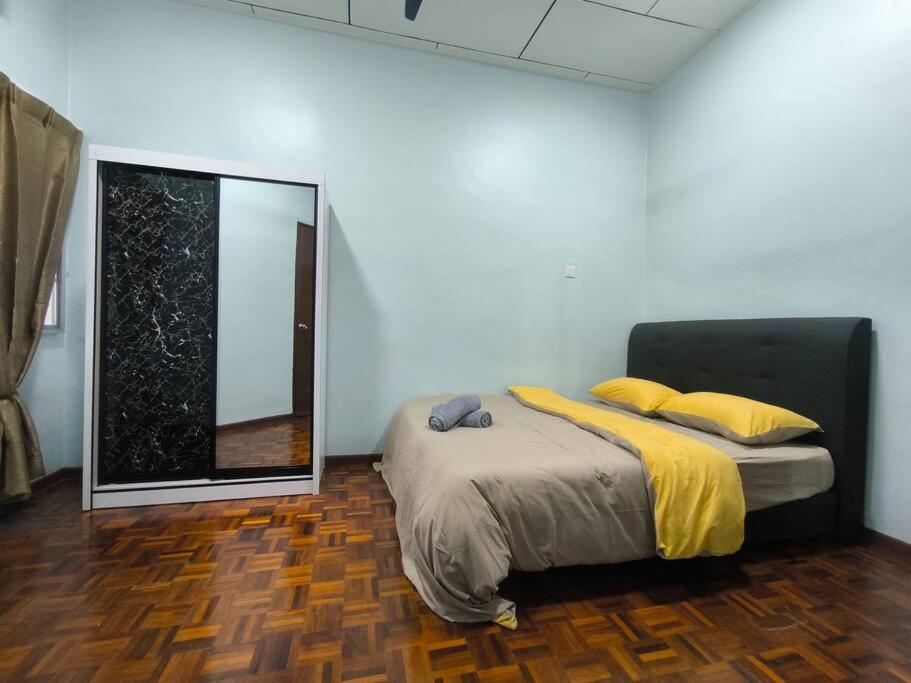 Cozy Homestay near Pantai & Aeon Big - 10pax by Ngio photo 8