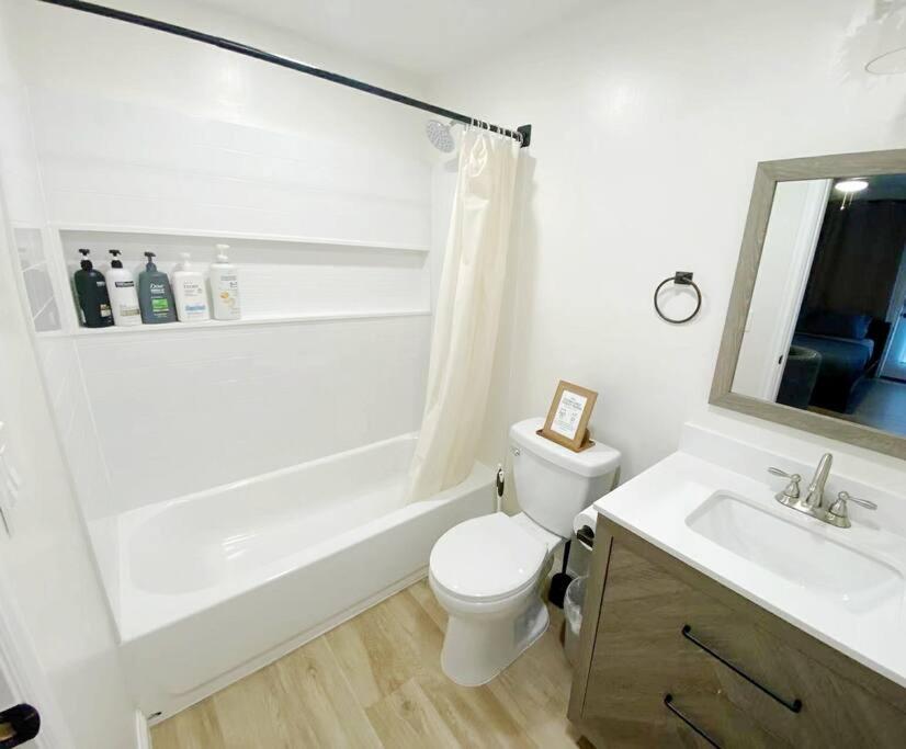 Spacious 3BR Modern Home in LA Perfect for Family - Property Image 34
