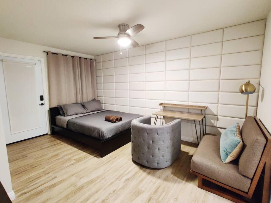 Spacious 3BR Modern Home in LA Perfect for Family - Property Image 40
