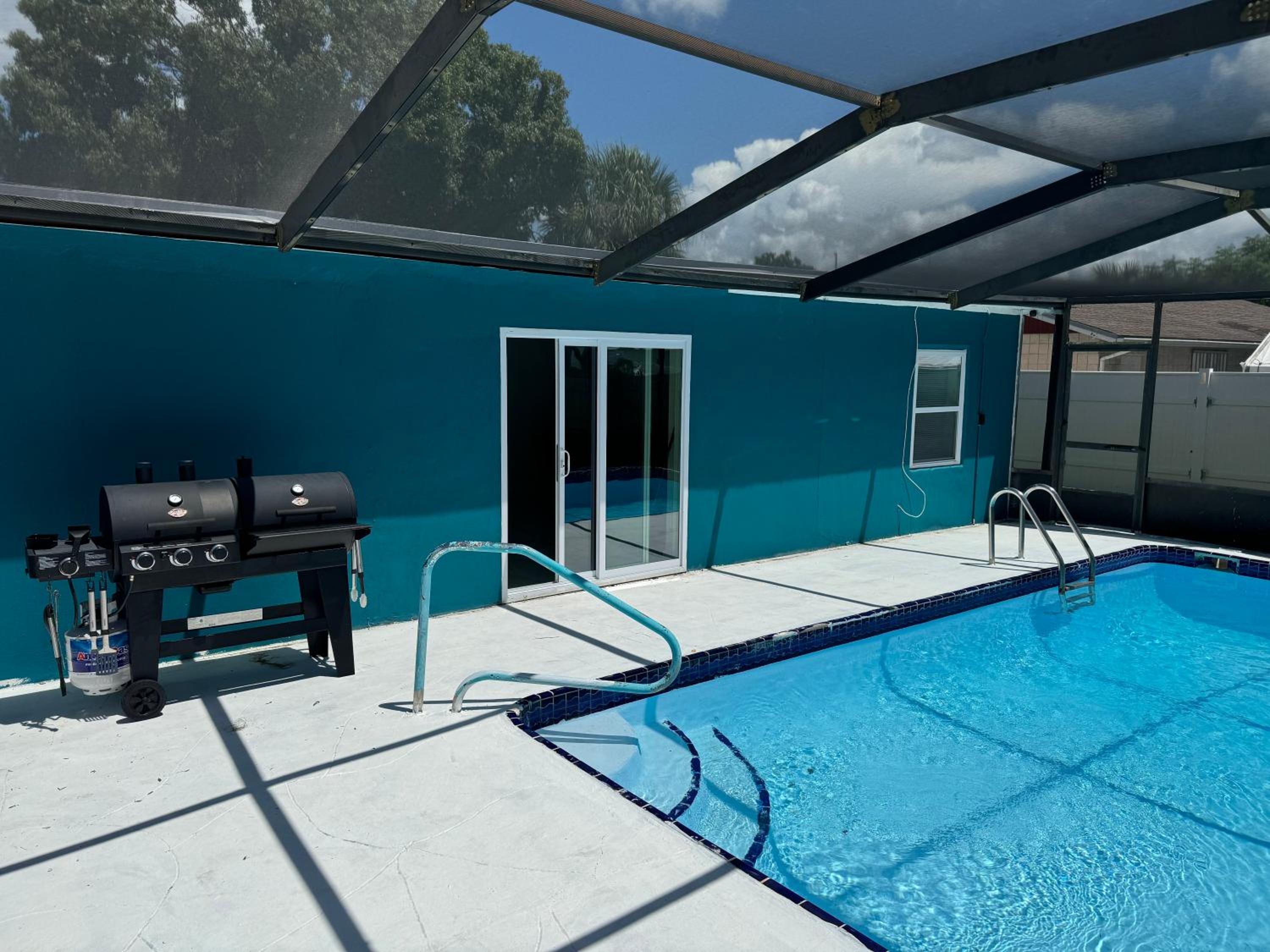 Pool house at Felton view 4