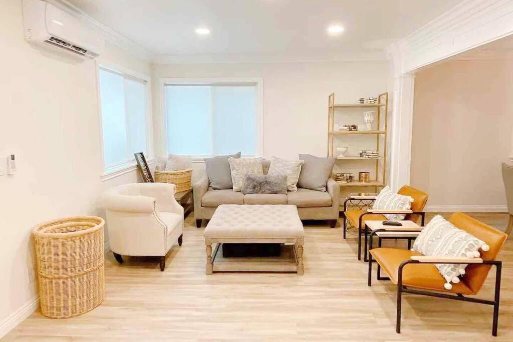 Spacious 3BR Modern Home in LA Perfect for Family - Property Image 25