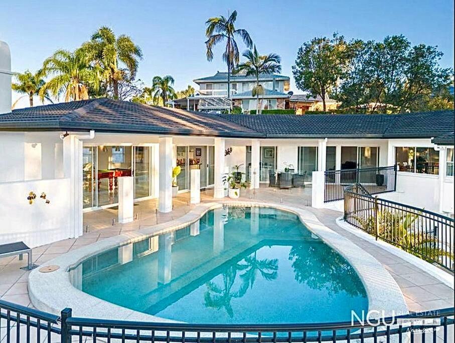Brisbane Palm Springs-Inspired Home on Golf Course