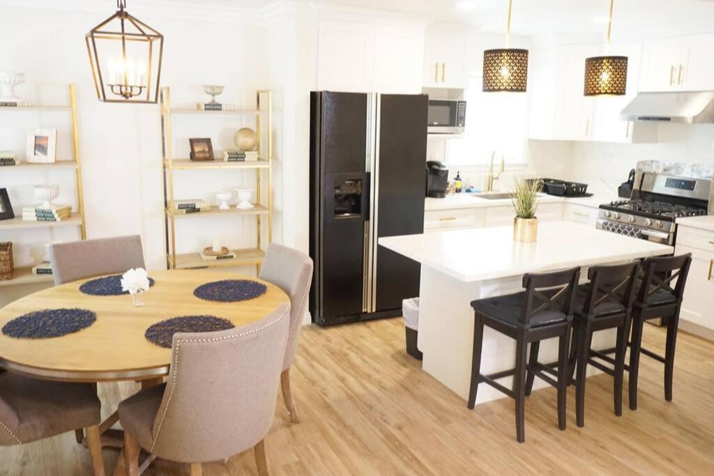 Spacious 3BR Modern Home in LA Perfect for Family - Property Image 23