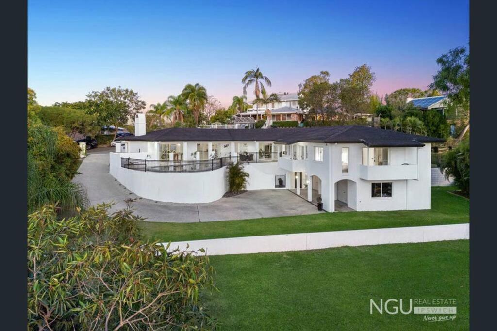 Brisbane Palm Springs-Inspired Home on Golf Course