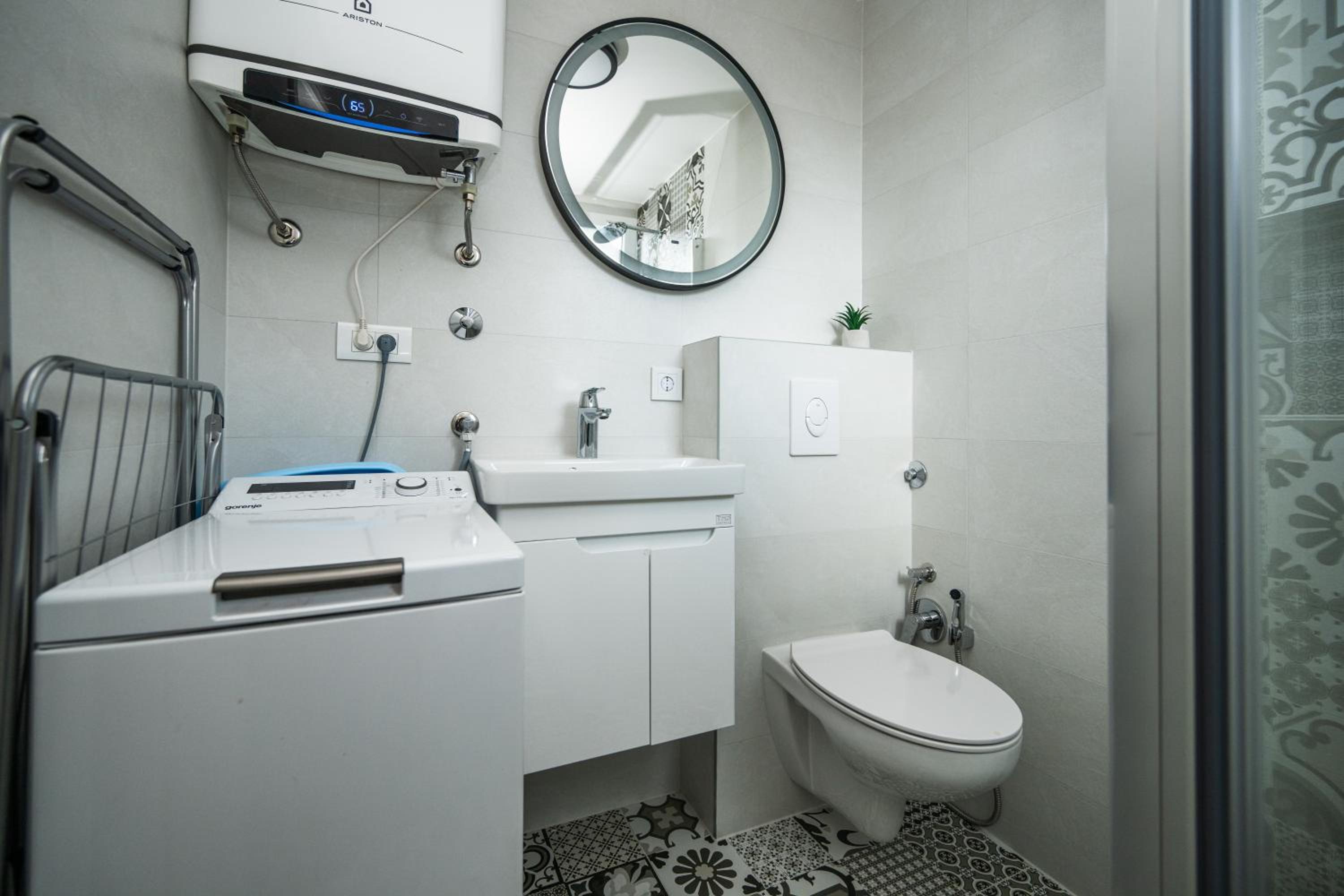 Bright and Colorful 1BDR Apartment in the City Center