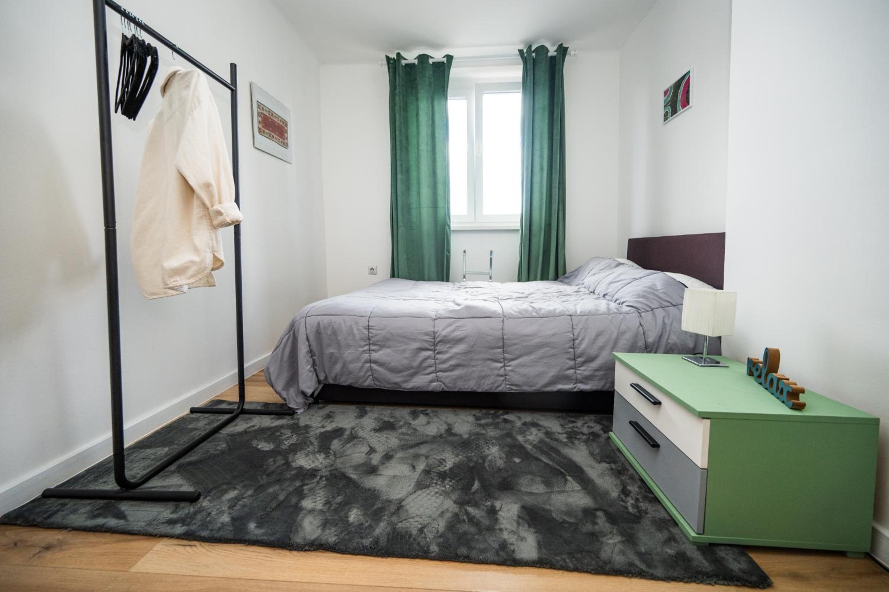Bright and Colorful 1BDR Apartment in the City Center