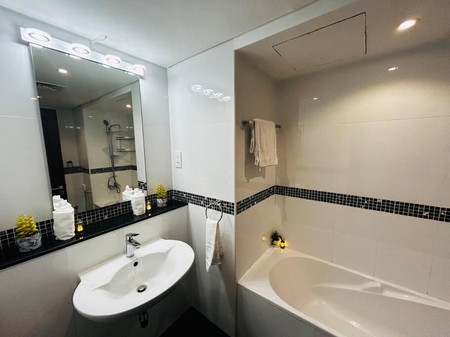 Penthouse Two Bedroom Sea View luxurious